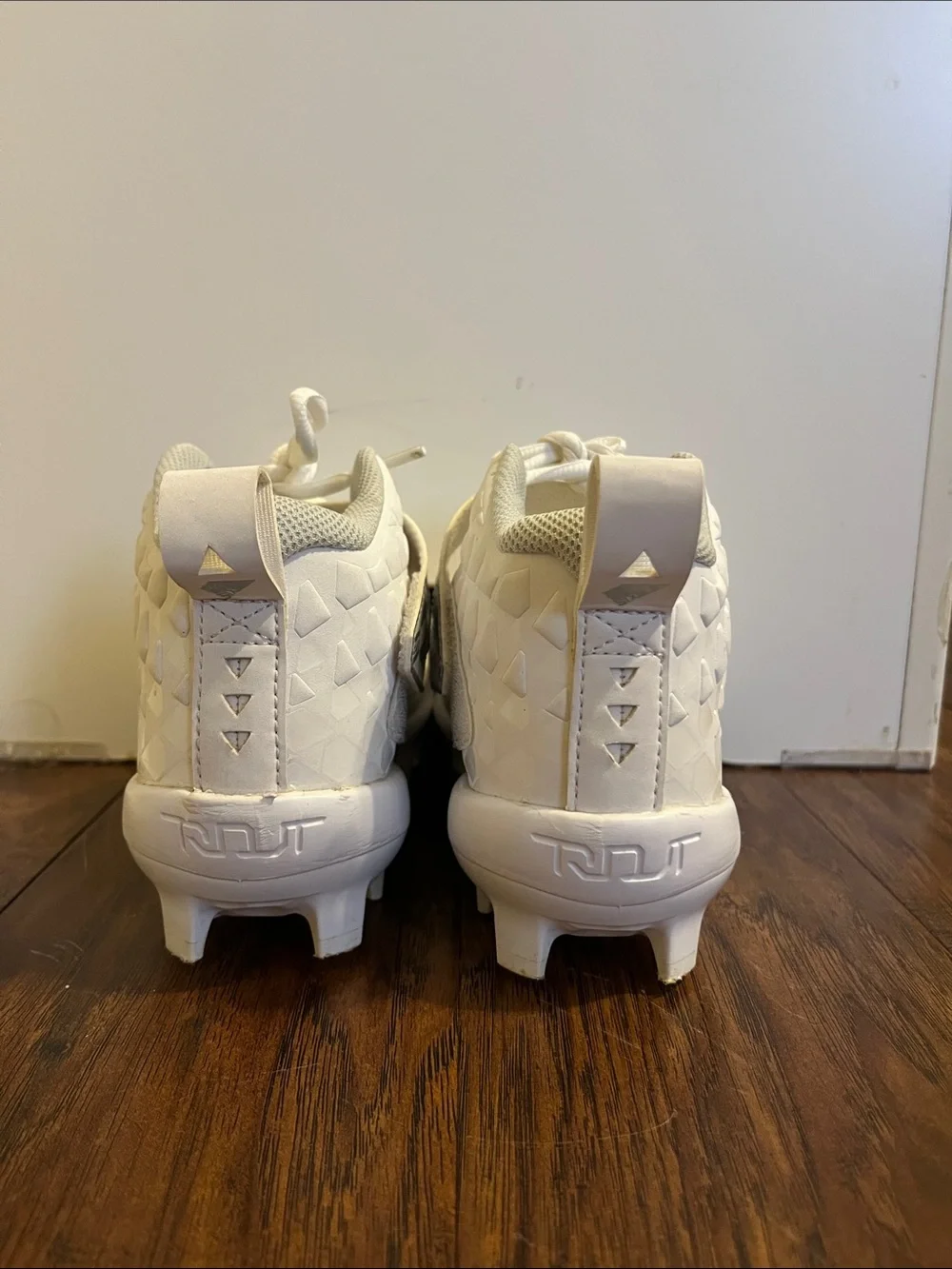 Nike White Youth Baseball Mike Trout Cleats